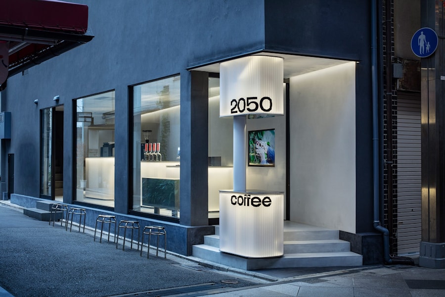 2050 Coffee в Киото — минималистская кофейня самообслуживания, названная в честь года, когда в мире возникнет глобальный дефицит кофе